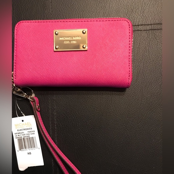 Michael Kors Saffiano PVC Large Multifunction Case - Picture 3 of 3